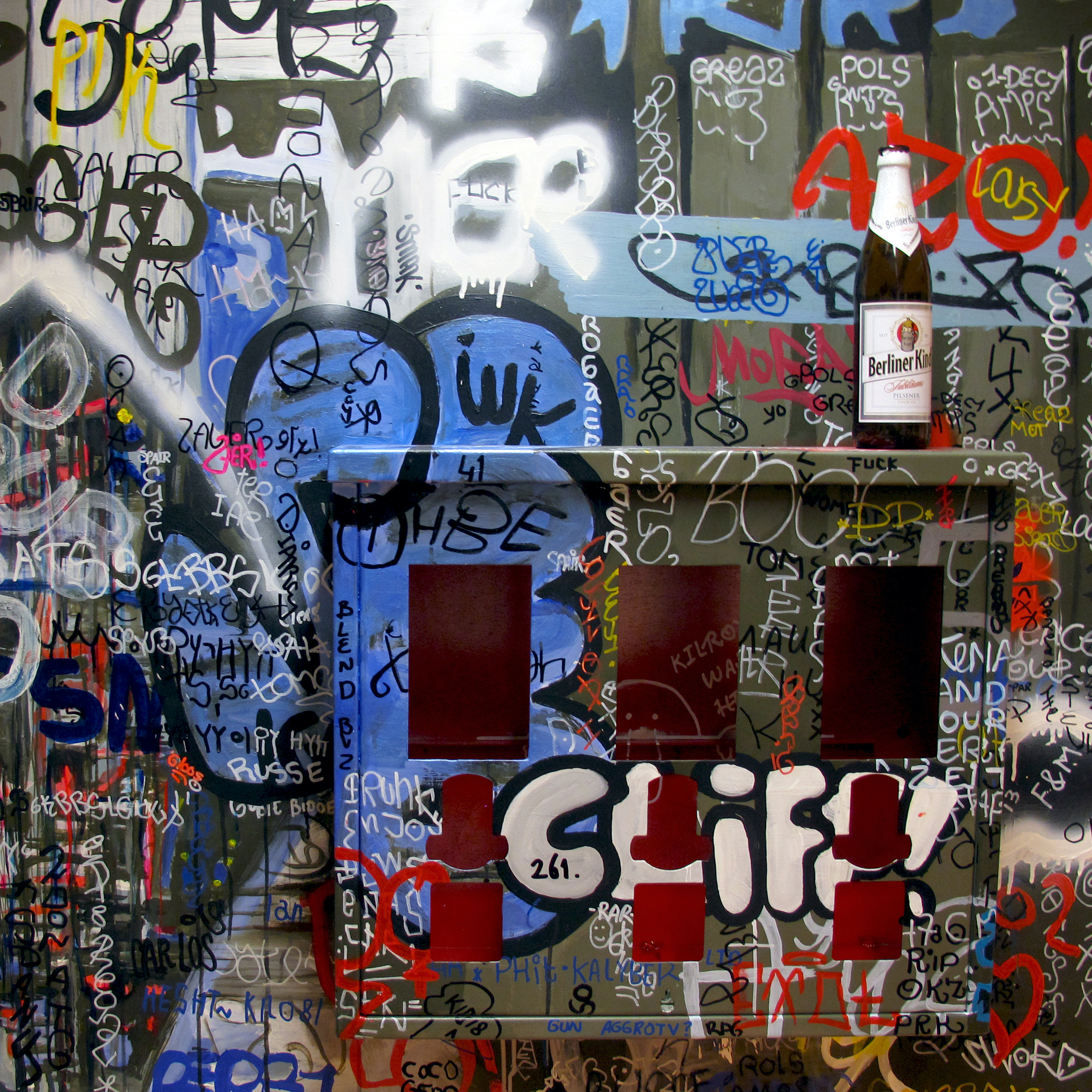 2_Felix&Mumford_Berliner Kindl_mapping Prenzlauer Berg Berlin 2013_140x102cm_ acrylics, spraypaint, crayons, (paint)markers on plywood pannel and vending machine